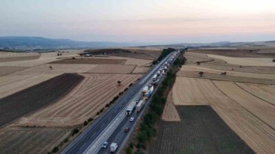Eskişehir-Bozüyük Karayolu’nda trafik yapılan yol çalışmaları nedeniyle durma noktasına geldi.