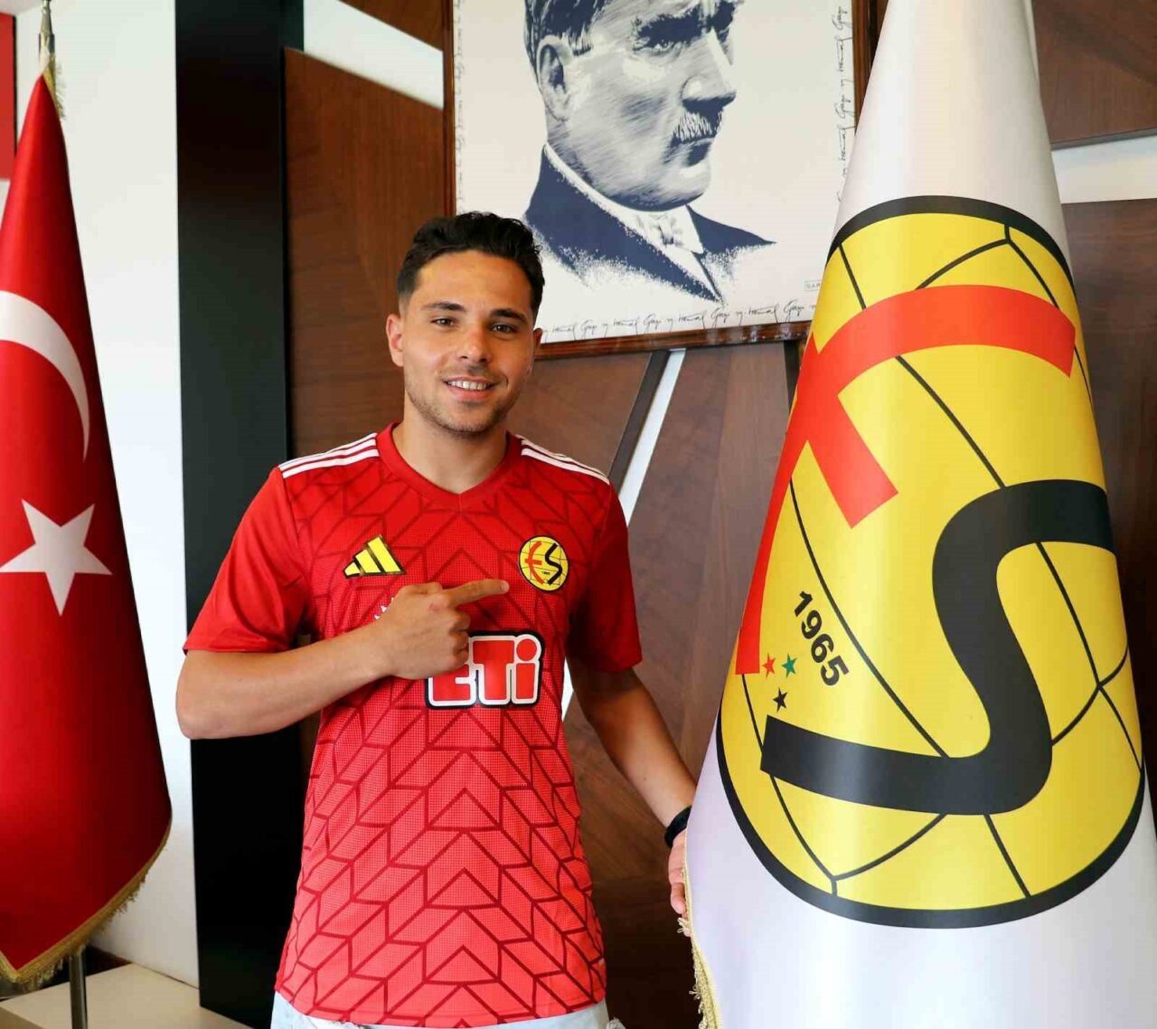 Eskişehirspor, 2 Eylül SK forması giyen Egemen Günce’nin transfer edildiğini
