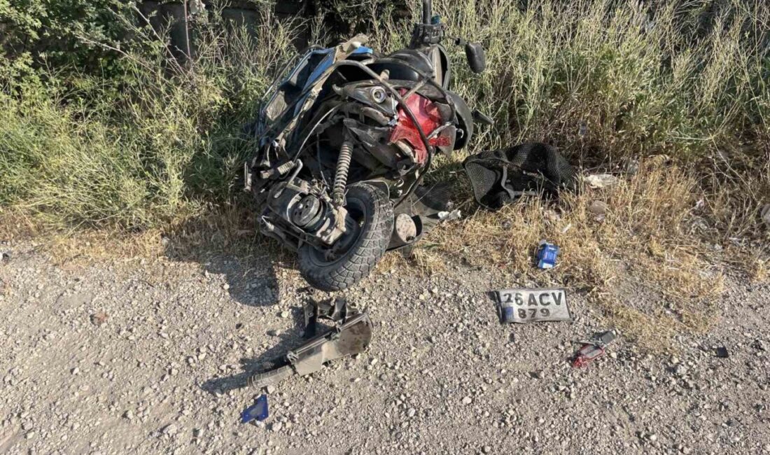 Eskişehir’de Tofaş otomobil ile çarpışan motosikletin sürücüsü hayatını kaybetti.