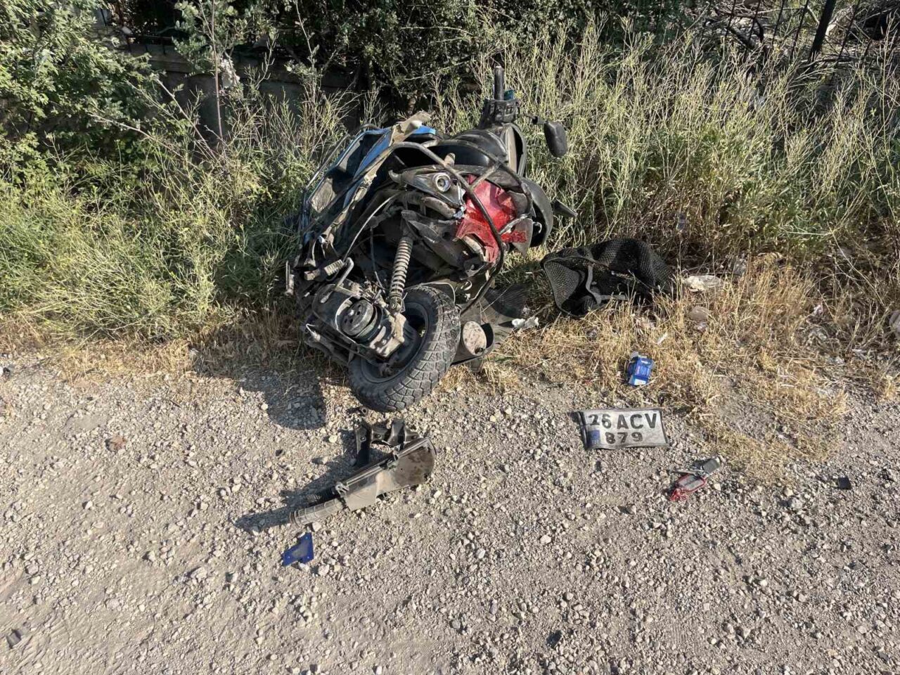 Eskişehir’de Tofaş otomobil ile çarpışan motosikletin sürücüsü hayatını kaybetti.