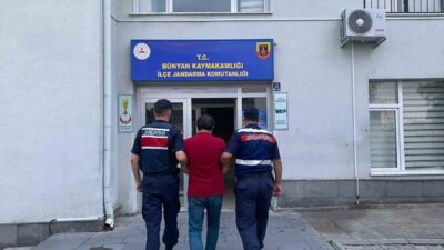 Kayseri’de jandarma ekipleri tarafından yapılan çalışmalarda, FETÖ üyeliğinden kesinleşmiş cezası