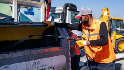 Ankara'nın Gölbaşı Belediyesi ekipleri, ilçenin dört bir yanında temizlik çalışmalarını