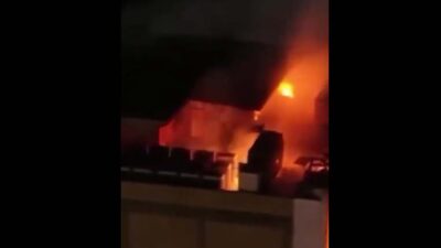 Irak’ın güneyindeki El-Kut kentinde bulunan bir alışveriş merkezinde çıkan yangın,