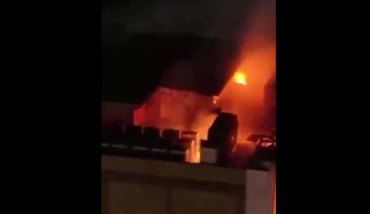 Irak’ın güneyindeki El-Kut kentinde bulunan bir alışveriş merkezinde çıkan yangın,