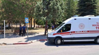 Karaman’da parkta yaşanan bıçaklı kavgada 1 kişi yaralandı.