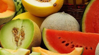 Uzmanlar yaz aylarında sıklıkla tüketilen kavun ve karpuzun, yeterli hijyen