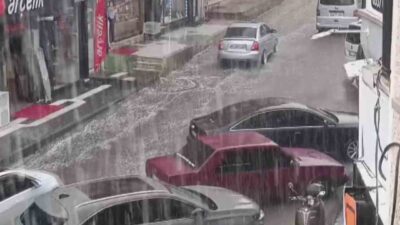 Kayseri’nin Develi ilçesinde kavurucu sıcakların ardından sağanak yağış etkili oldu.