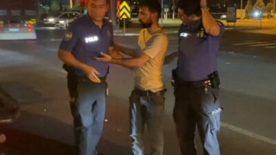 Aksaray’da alkol aldıktan sonra direksiyon başına geçip kırmızı ışıkta bekleyen