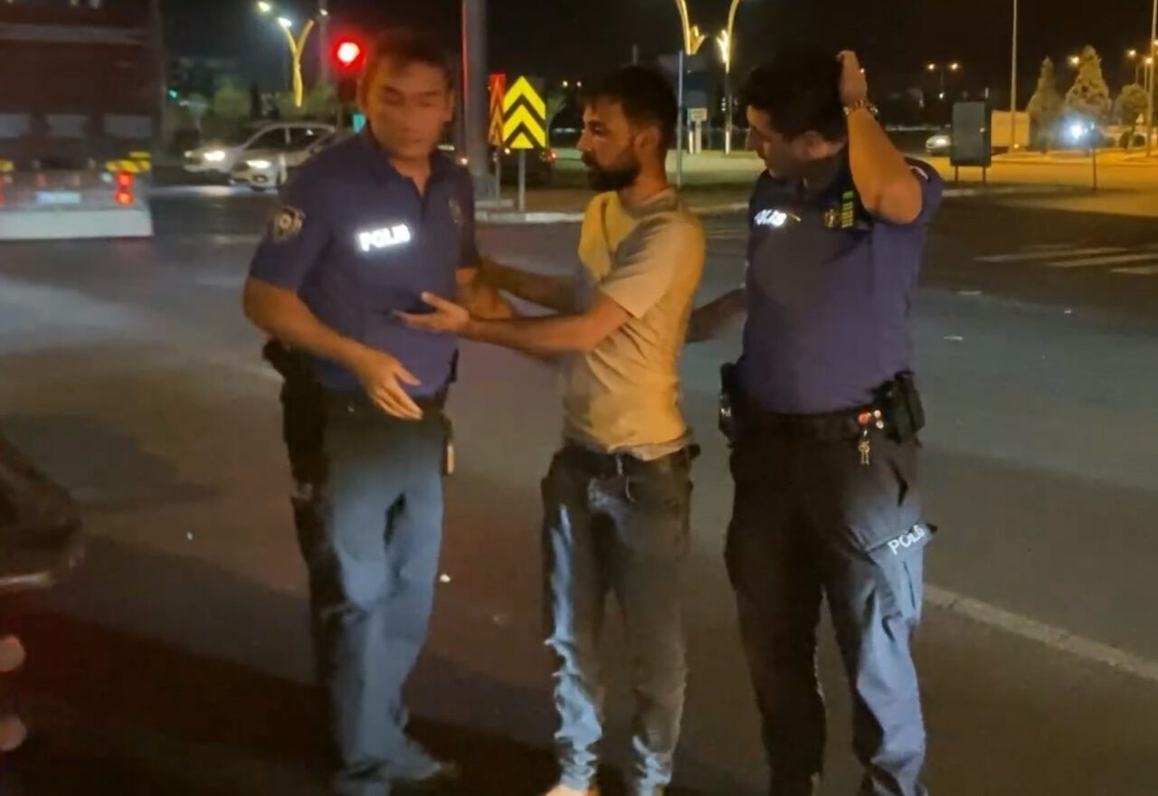 Aksaray’da alkol aldıktan sonra direksiyon başına geçip kırmızı ışıkta bekleyen