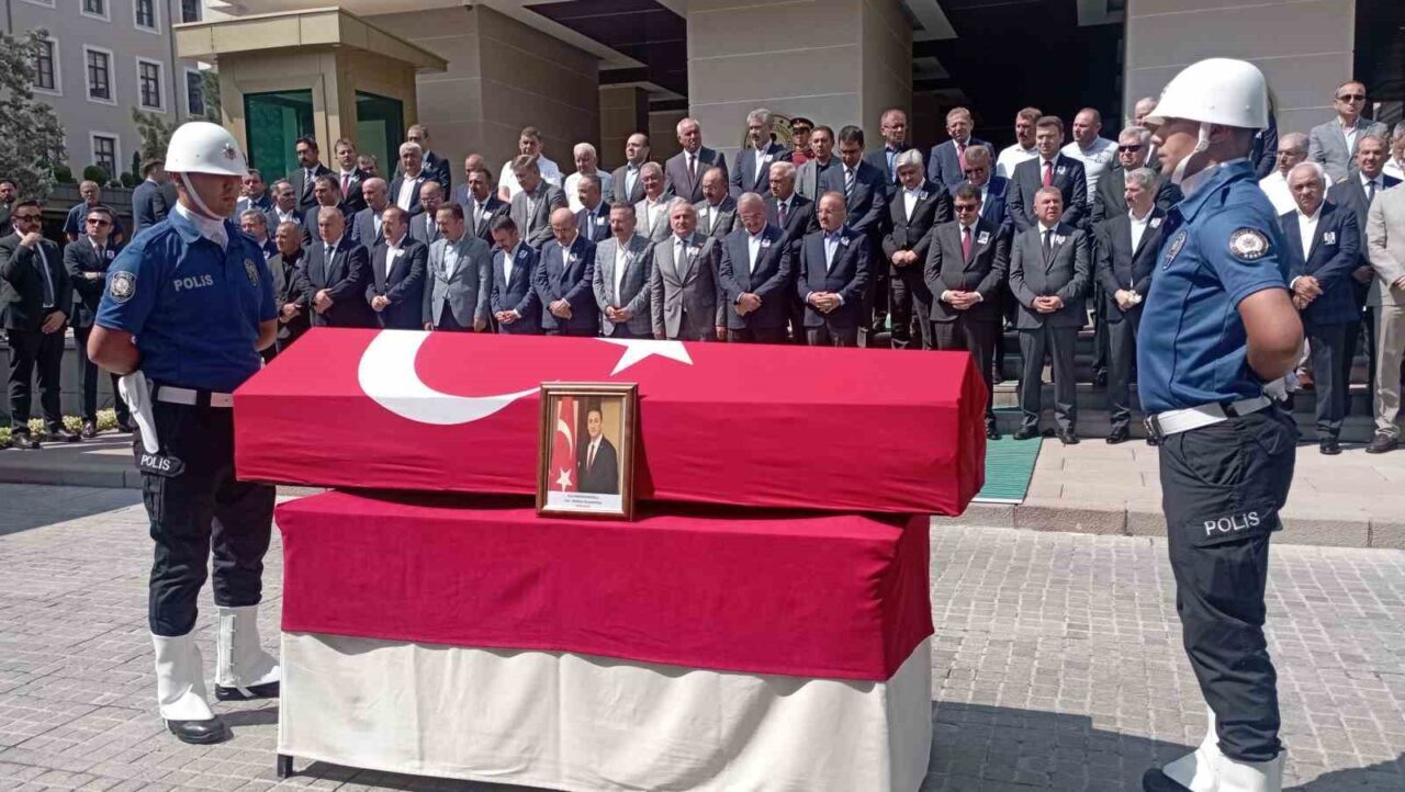 Vali Karaömeroğlu'nun cenazesi Ankara'da toprağa verildi. Sivas’ın Kangal ilçesinde geçirdiği