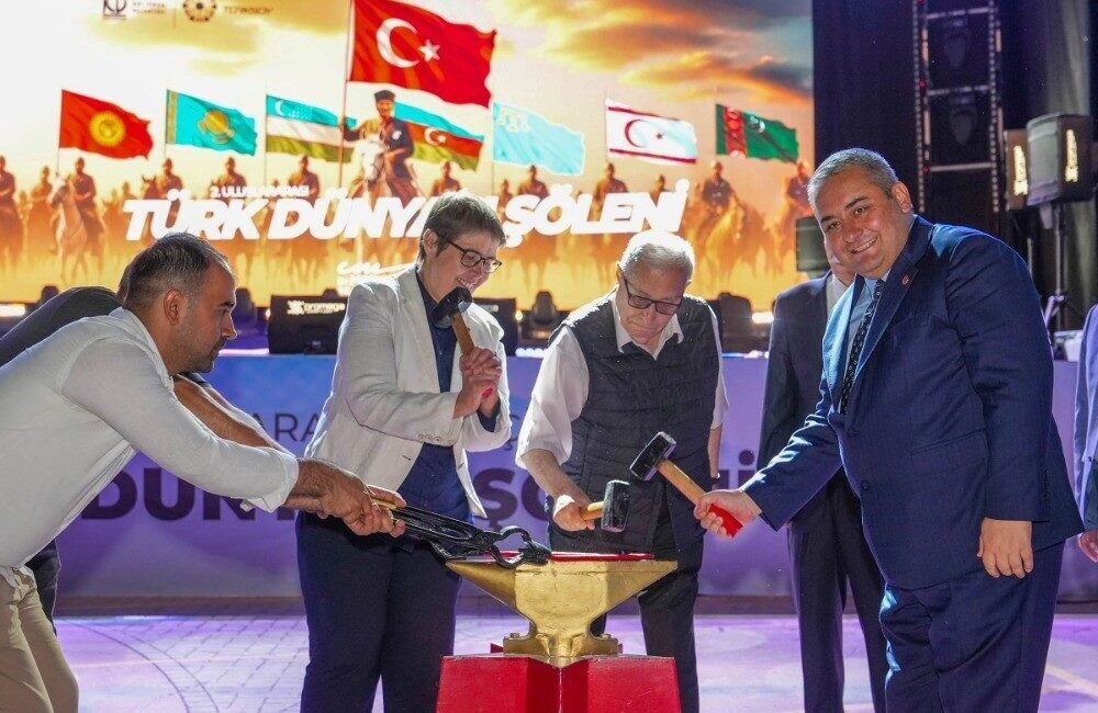 Ankara'nın Keçiören Belediyesi ev sahipliğinde düzenlenen 2’nci Uluslararası Keçiören Türk