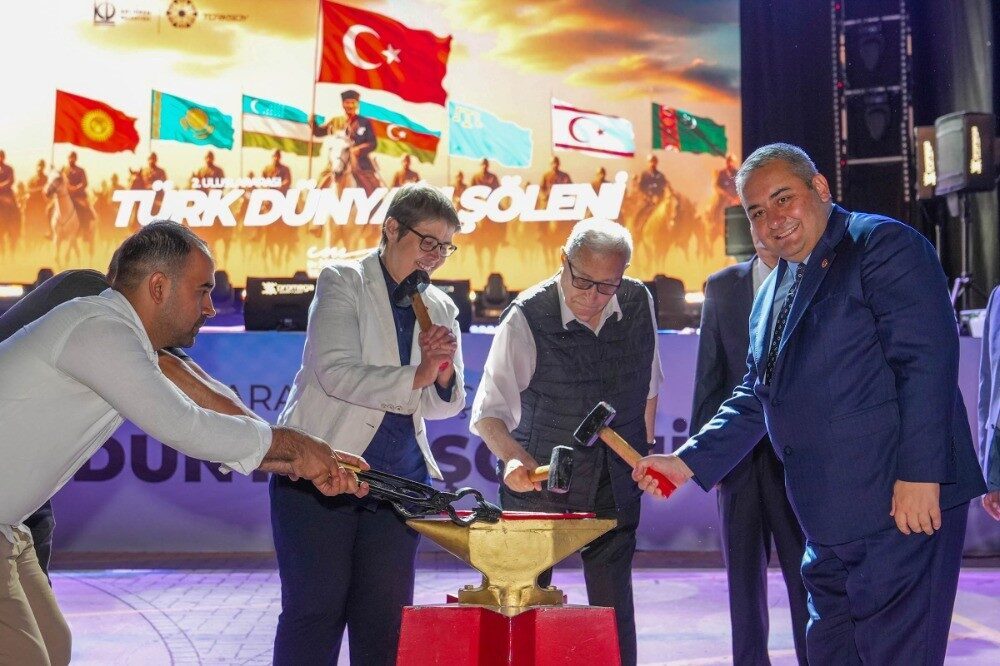 Ankara'nın Keçiören Belediyesi ev sahipliğinde düzenlenen 2’nci Uluslararası Keçiören Türk