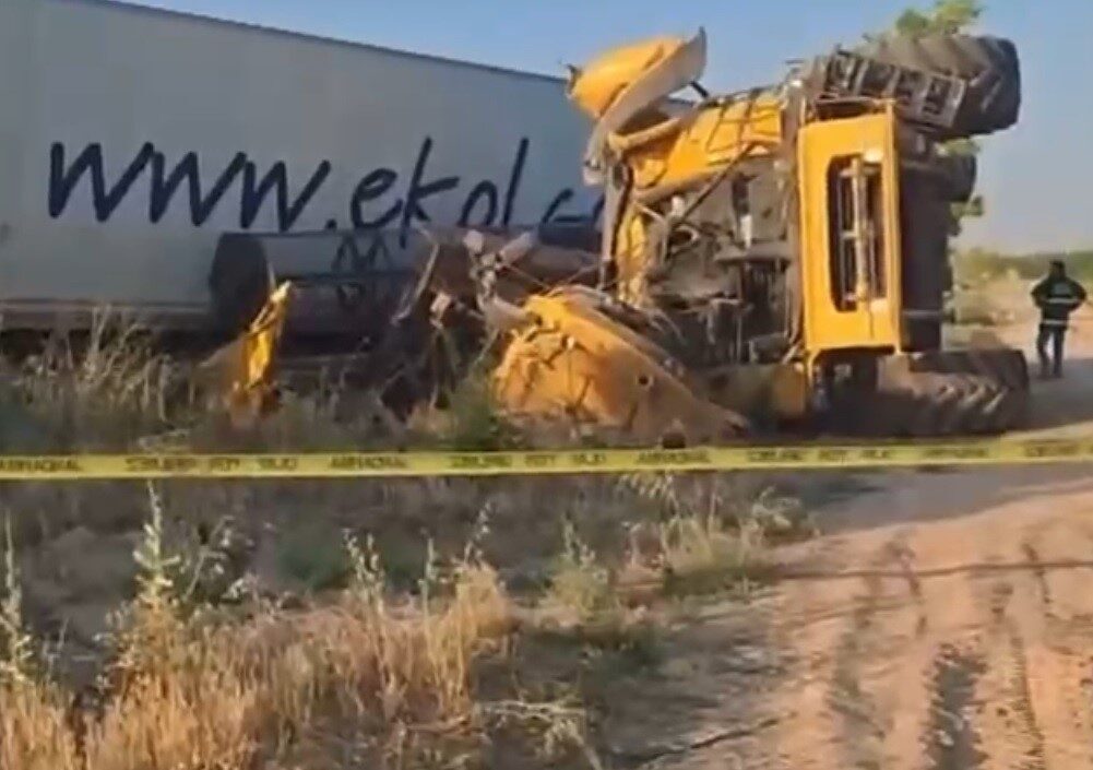 Konya Aksaray karayolu üzerinde tır ile biçerdöverin çarpışması sonucu meydana