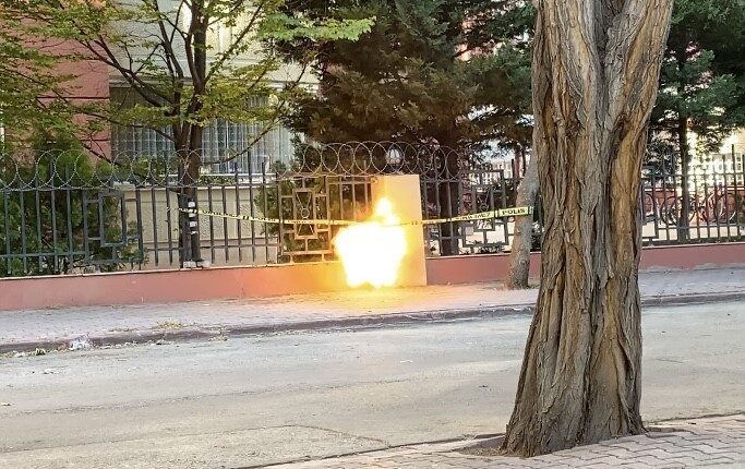 Konya’da sokak üzerinde unutulan kadın çantası paniğe neden oldu. Bomba