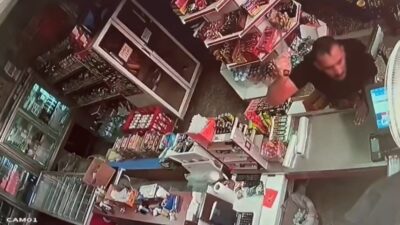 Eskişehir’de satın aldığı dondurmayı iade edemediği için market sahibine saldıran