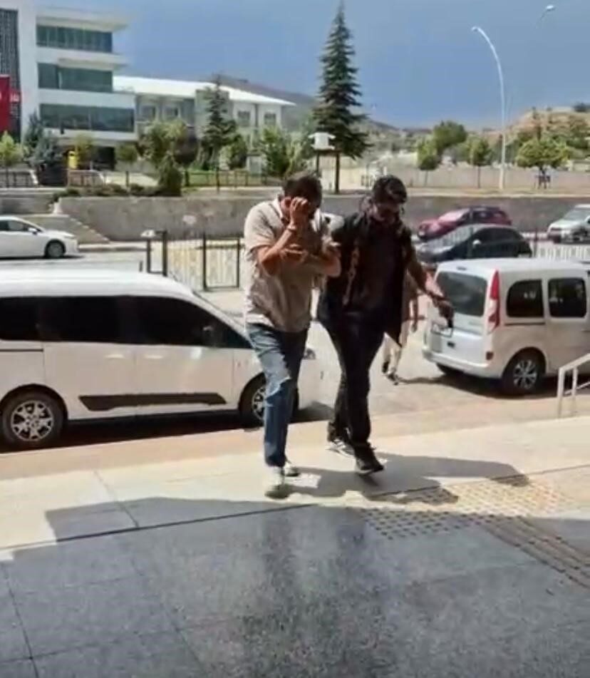 Çankırı’da bir zincir marketten et çaldıkları tespit edilen lokanta işletmecisi