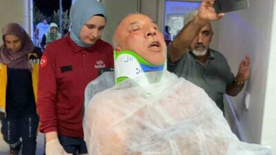 Aksaray’da camiye girerken araç içerisinde yüksek sesle müzik dinleyen bir