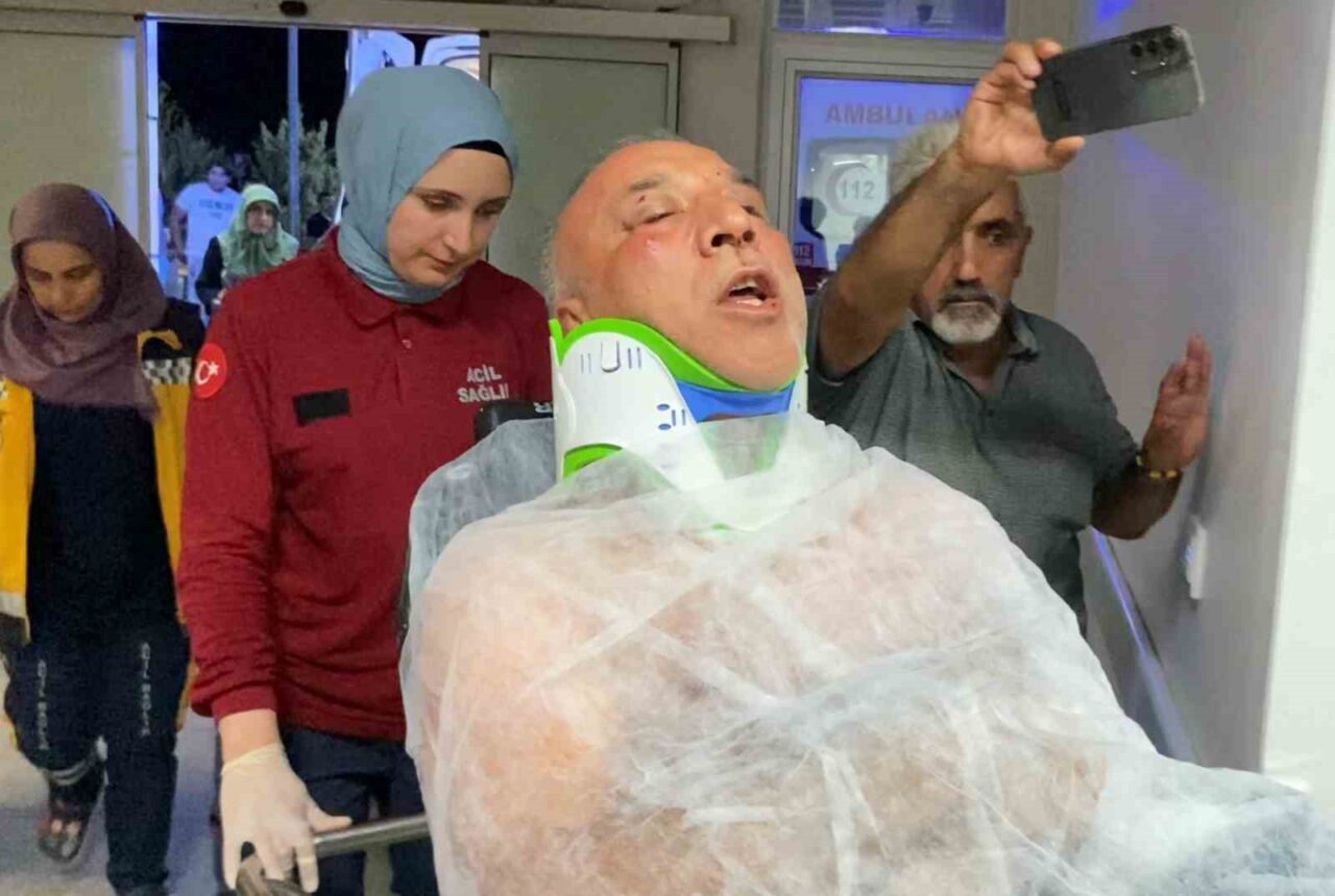 Aksaray’da camiye girerken araç içerisinde yüksek sesle müzik dinleyen bir