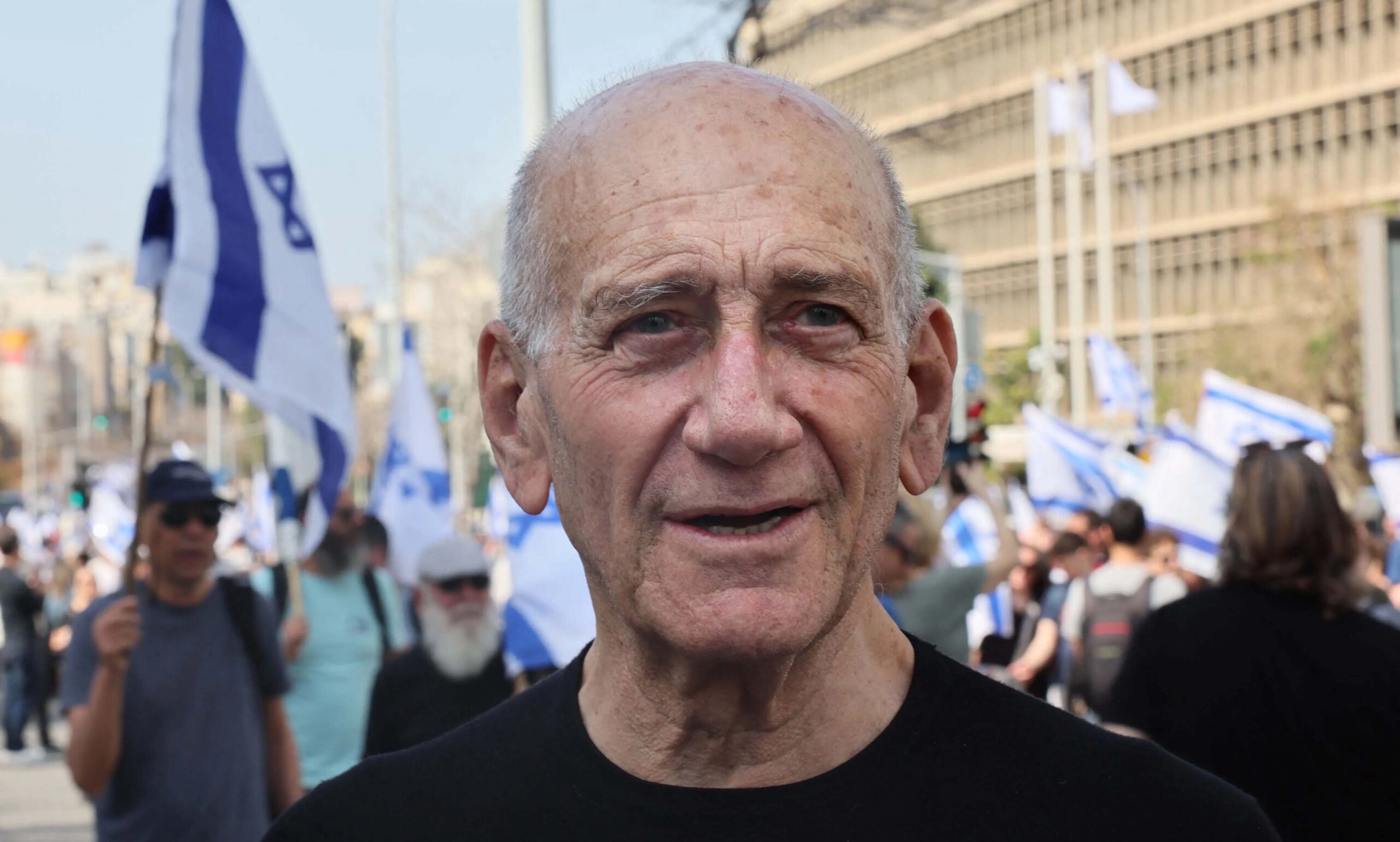 İsrail’in eski başbakanlarından Ehud Olmert, Netanyahu hükümetinin Gazze Şeridi’nde Filistinlileri