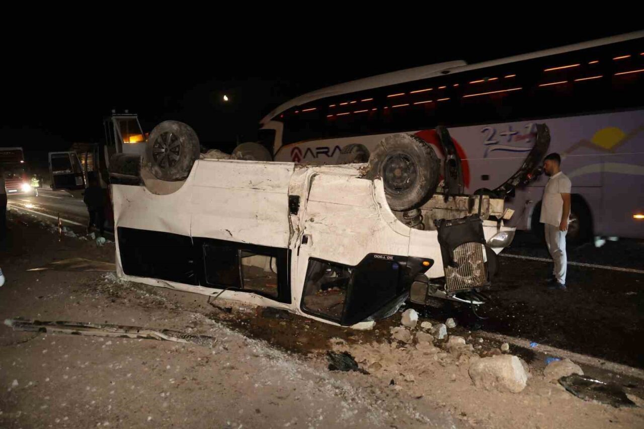 Nevşehir’de otomobil ile minibüsün çarpıştığı kazada 2’si ağır 5 kişi