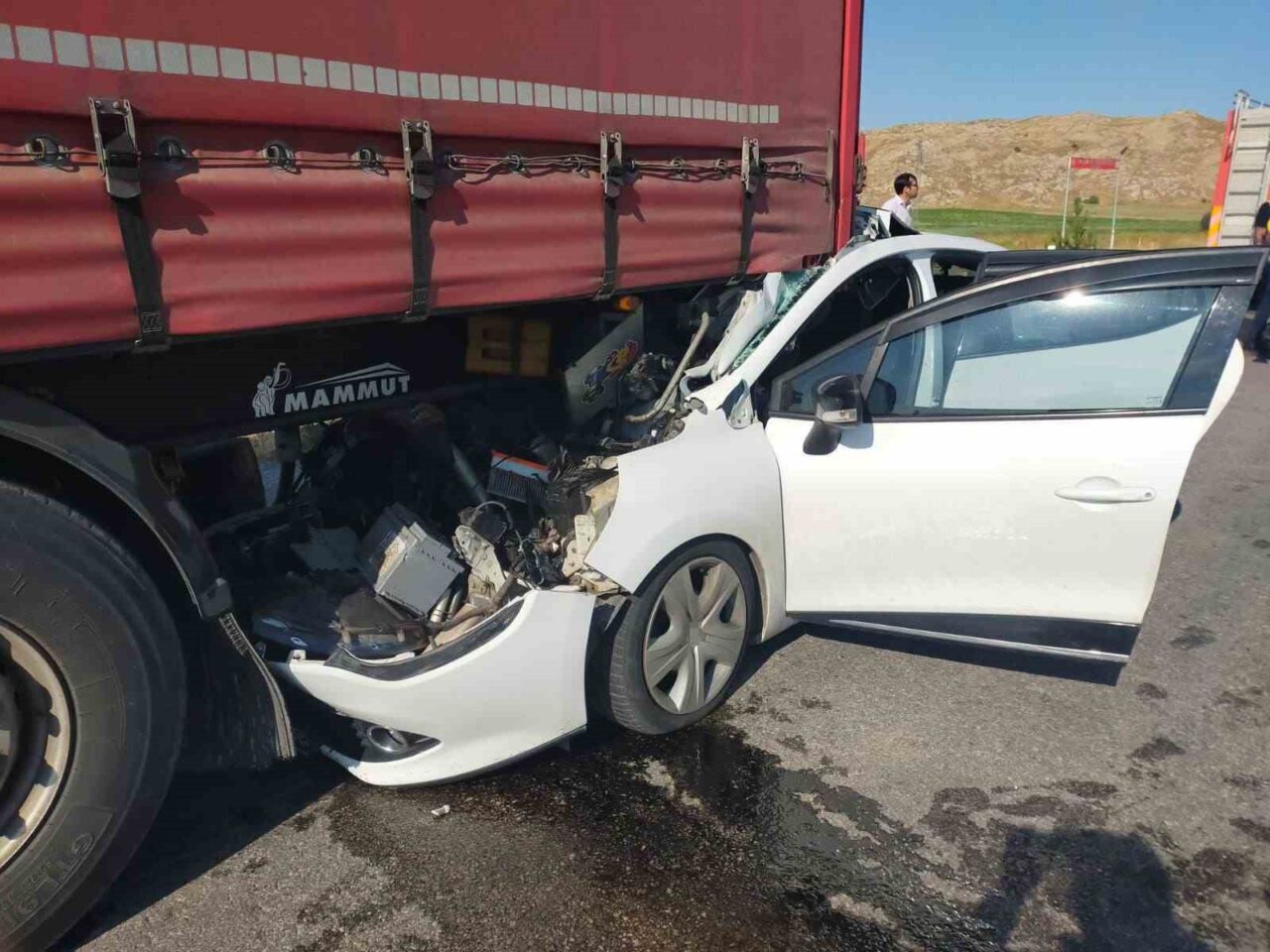 Sivas’ın İmranlı ilçesinde meydana gelen trafik kazasında, 2’si çocuk 6