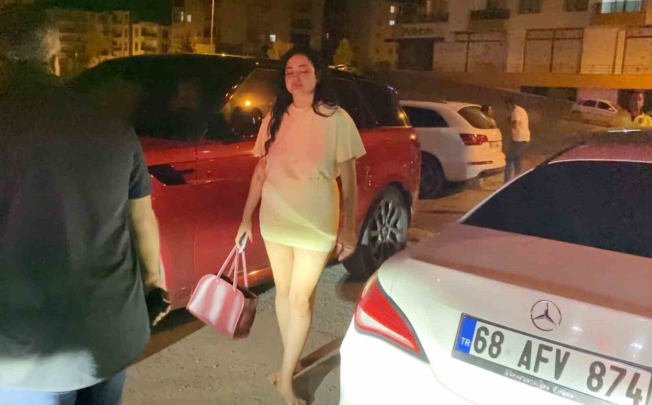 Aksaray’da polisin "dur" ihtarına uymayan kadın sürücü lastiğinin patlamasıyla jant