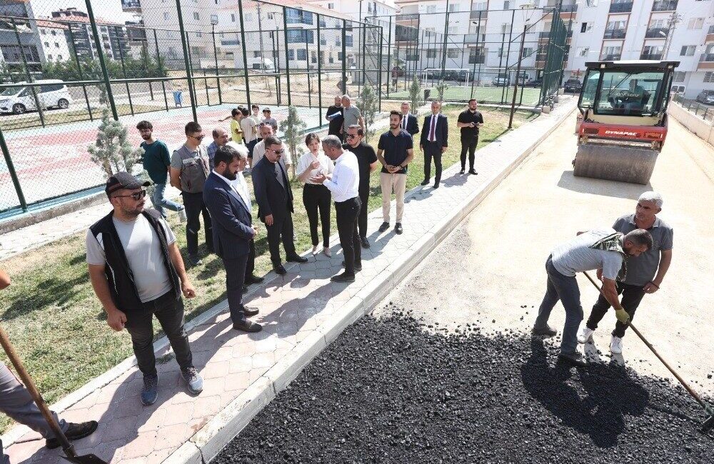 Ankara'nın Sincan Belediyesi, vatandaşların güvenli ve konforlu ulaşımı için asfalt
