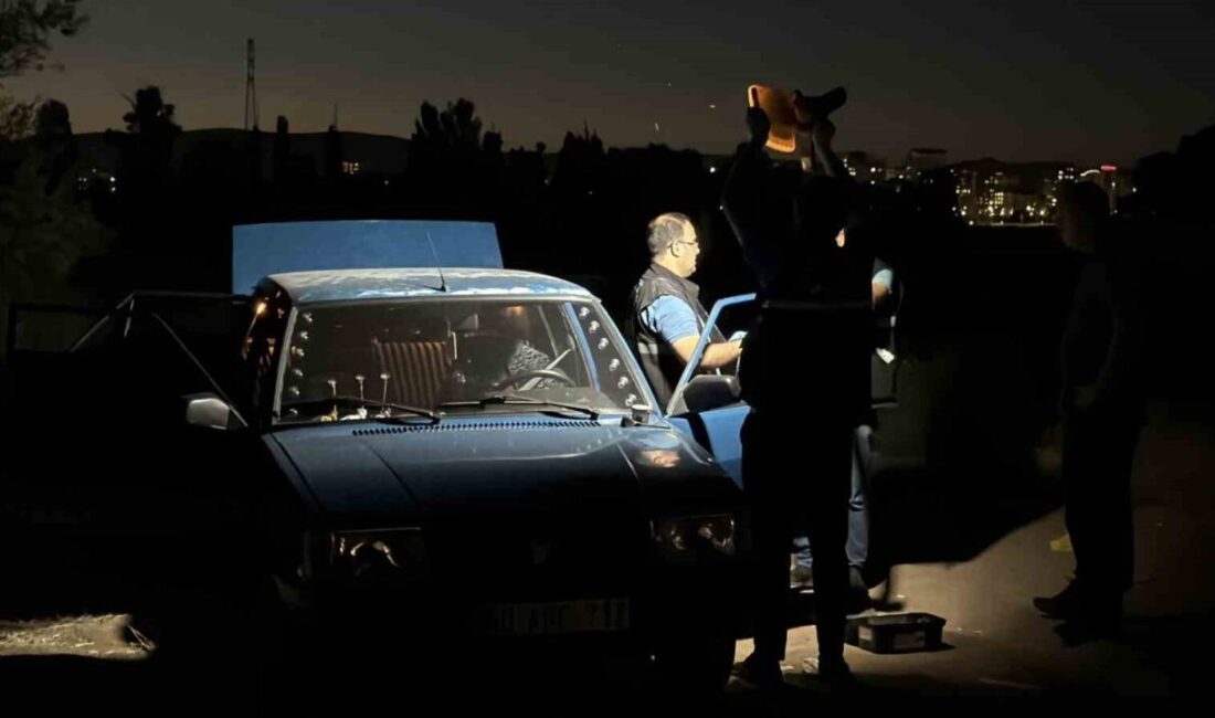 Sivas’ta çıkan kavgada birbirlerini silahla vuran 2 kişi yaralandı.