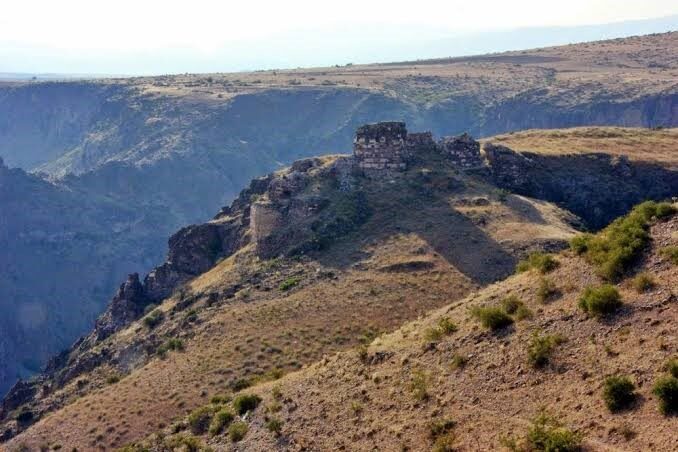 Ankara Beypazarı ilçesinde bulunan Tabanlıoğlu Kalesi’nde başlayan arkeolojik çalışmalar devam