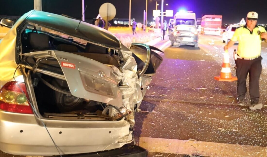 Aksaray’da tırın 2 otomobile çarptığı trafik kazasında 1 kişi yaralandı.