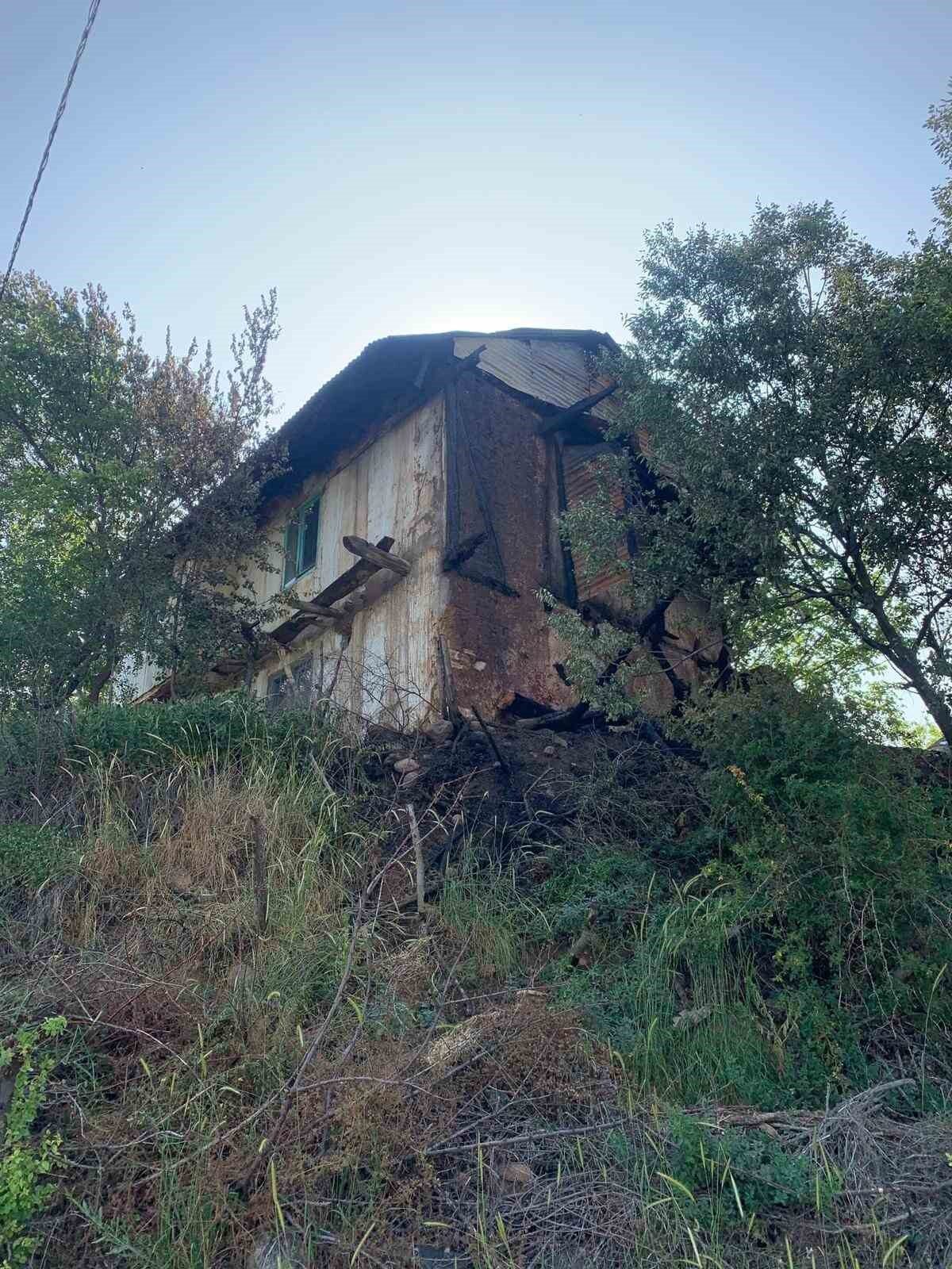 Eskişehir’in Mihalıççık ilçesinde çıkan yangında ahşap evinde maddi hasar meydana