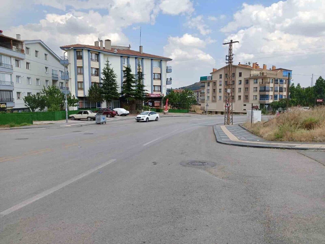 Ankara’da yaşlı kadın, drift atan aracın altında kalmaktan son anda