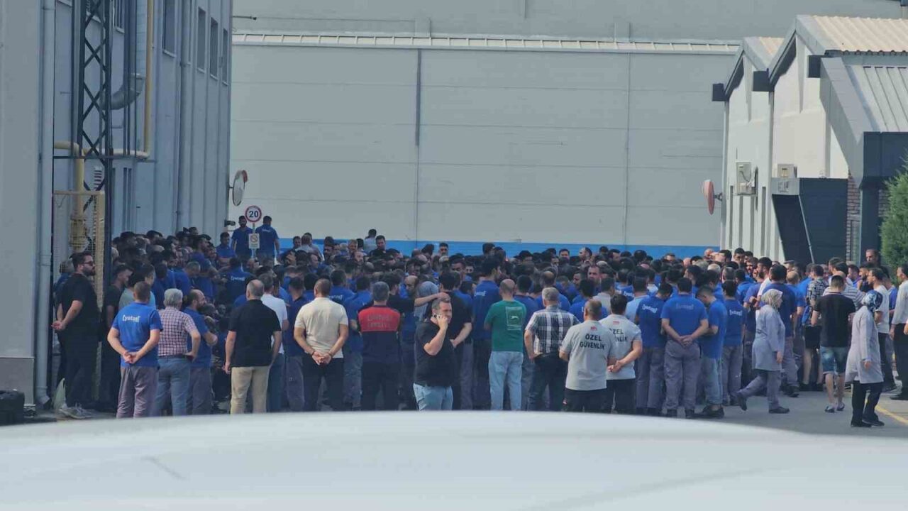 Kayseri’de faaliyet gösteren Yataş firmasında çalışan işçiler, haklarını alamadıkları iddiasıyla