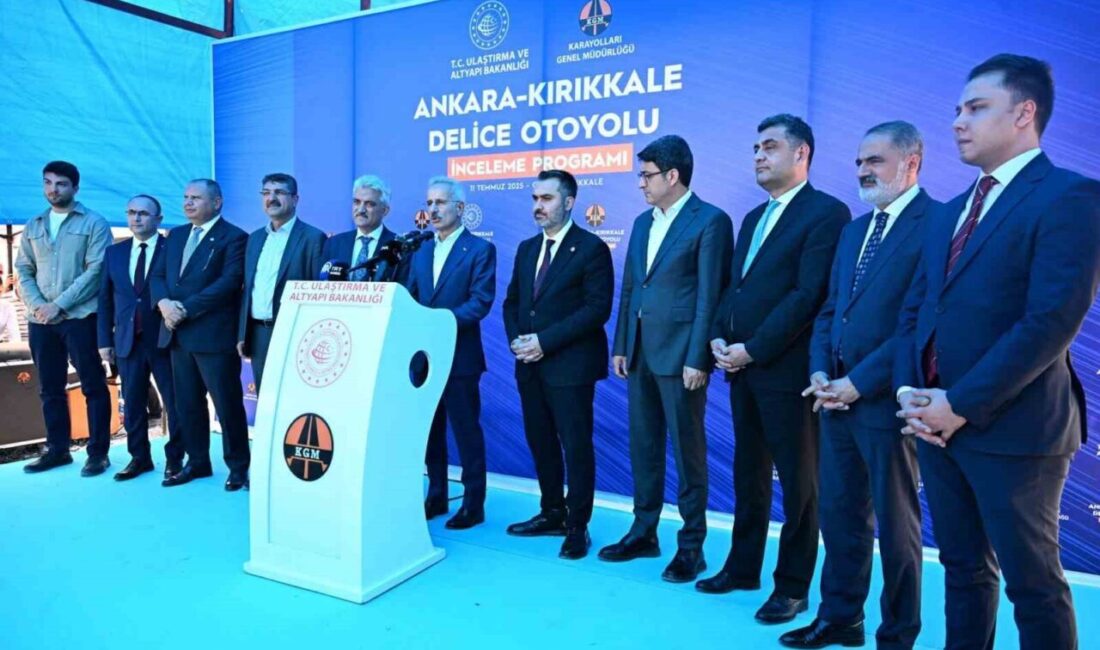 Ulaştırma ve Altyapı Bakanı Abdulkadir Uraloğlu yapım çalışmaları devam eden