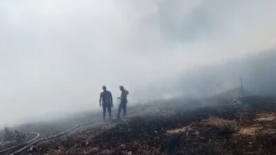 Yozgat’ta hasat edilen arazide çıkan anız yangını paniğe neden oldu.