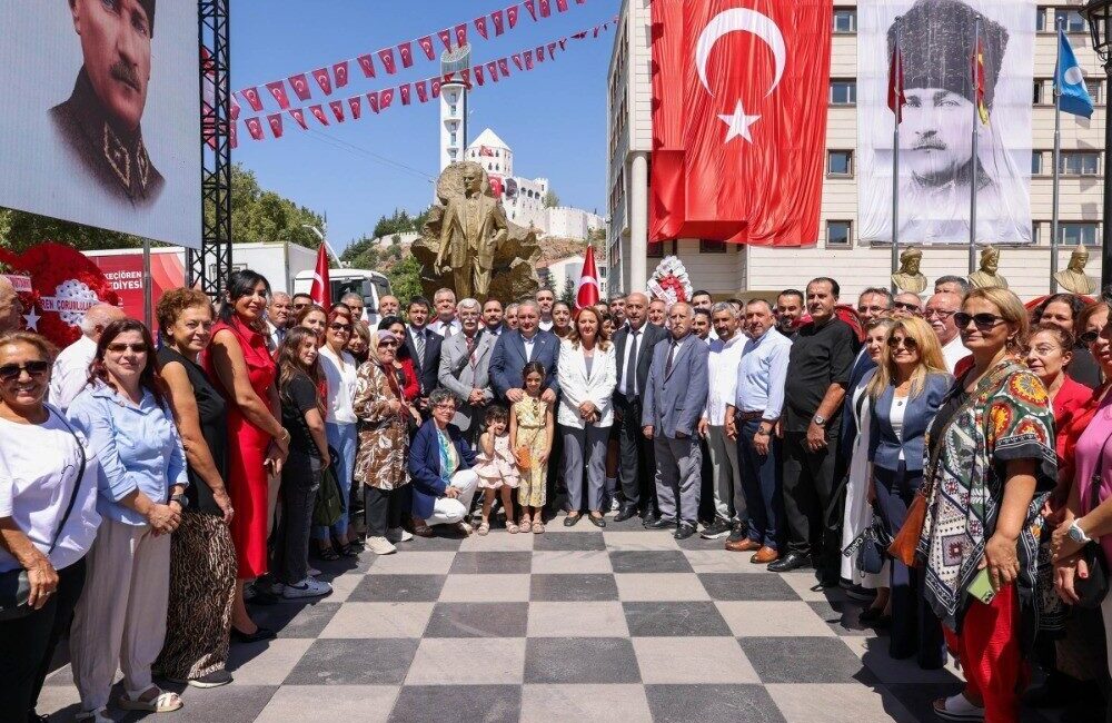 Ankara Keçiören’de, 30 Ağustos Zafer Bayramı kutlamaları çelenk sunumu ile
