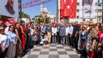 Ankara Keçiören’de, 30 Ağustos Zafer Bayramı kutlamaları çelenk sunumu ile