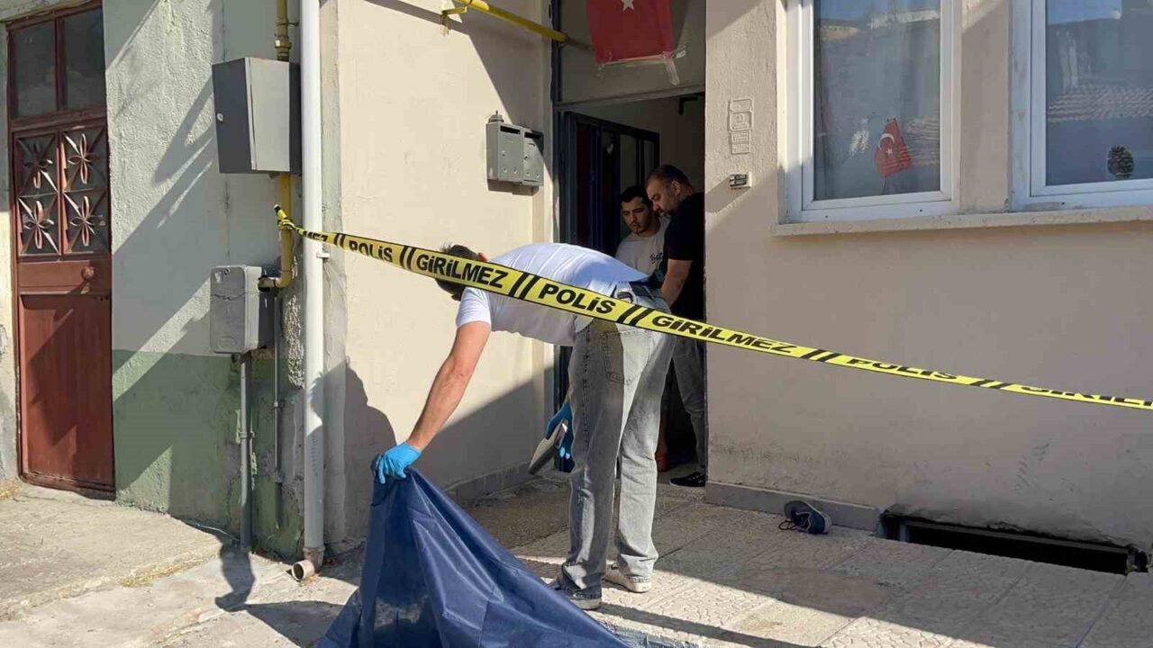 Eskişehir’de bodrum katında yaşadığı binanın önünde ölü bulunan 56 yaşındaki