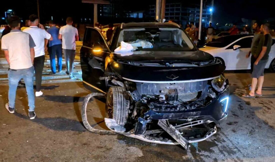 Aksaray’da TOGG marka araç, kavşakta bir başka otomobil ile çarpışarak