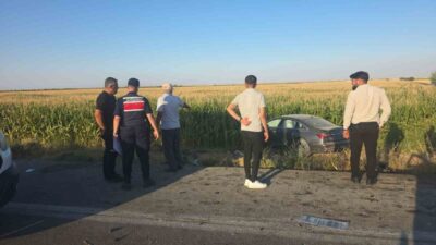 Aksaray’ın Eskil ilçesi Böğet köyü kavşağında iki otomobilin çarpışması sonucu