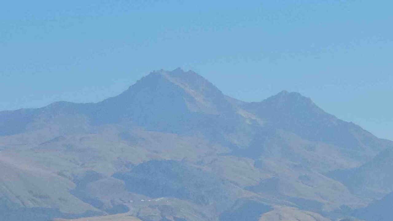 Kayseri’de vatandaşlar arasında yaygın olan "Erciyes’te karlar eriyince borcumu öderim"
