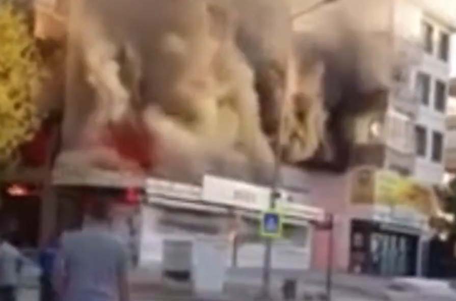 Ankara’nın Pursaklar ilçesinde bir apartmanın alt katındaki iş yerinde çıkan