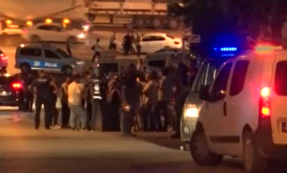 Ankara’nın Sincan ilçesinde kolonlarından çatırtı sesi geldiği iddiası üzerine 18