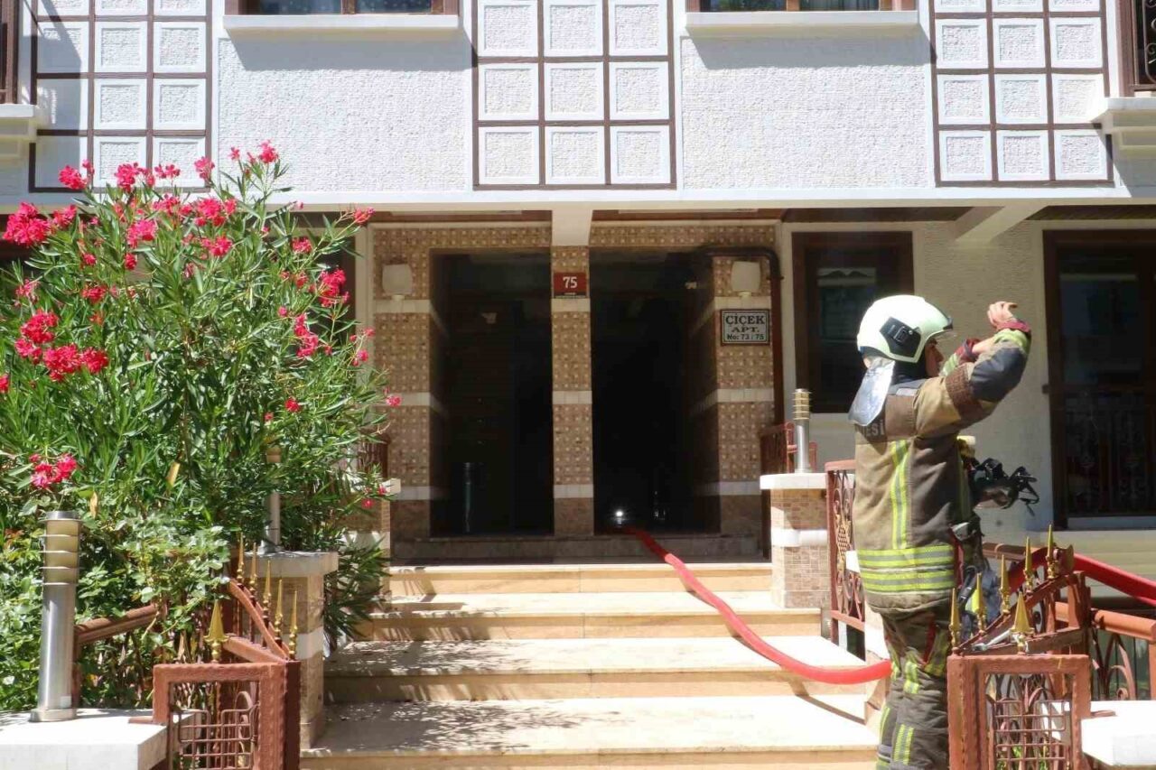 Ankara’nın Çankaya ilçesinde 3 katlı bir apartmanın bodrum katında yangın