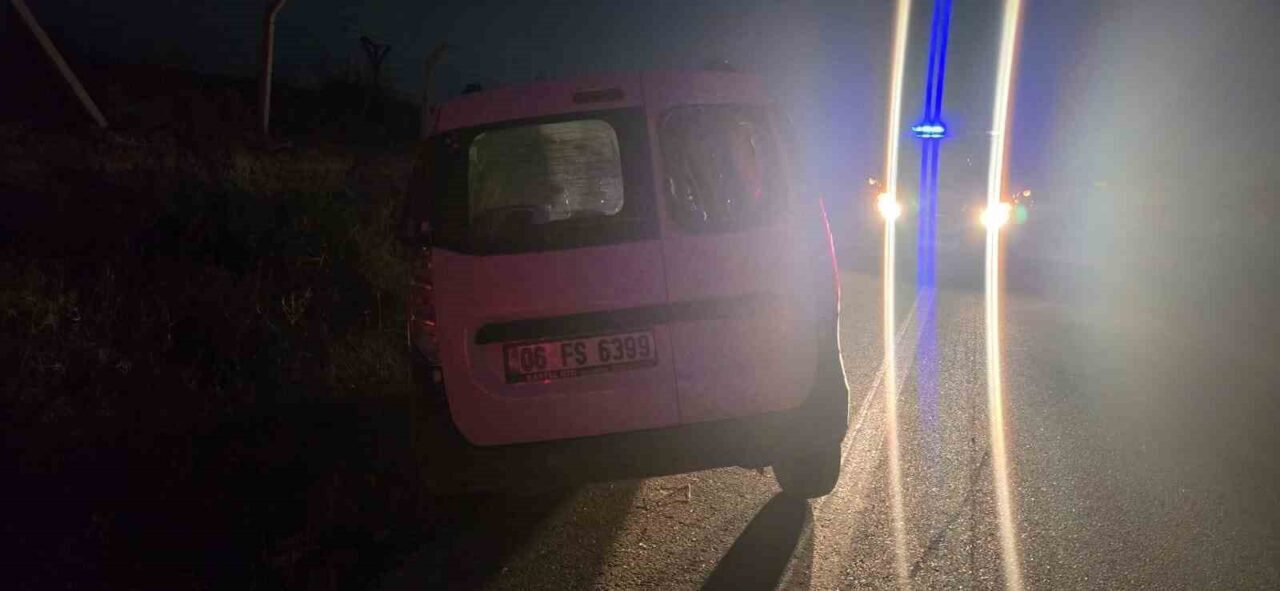 Ankara’nın Gölbaşı ilçesinde, sürücüsünün kontrolünden çıkan otomobilin takla atması sonucu