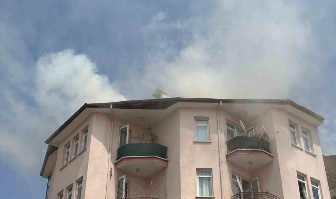 Ankara’nın Akyurt ilçesinde bir binanın bacasında çıkan yangın, ekiplerin müdahalesiyle