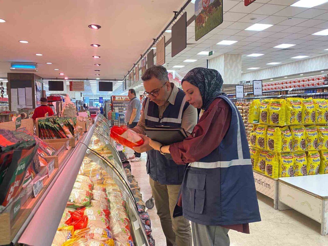 Ticaret Bakanlığı ekipleri, Ankara’da ‘fahiş fiyat’ı önlemek amacıyla denetim gerçekleştirdi.