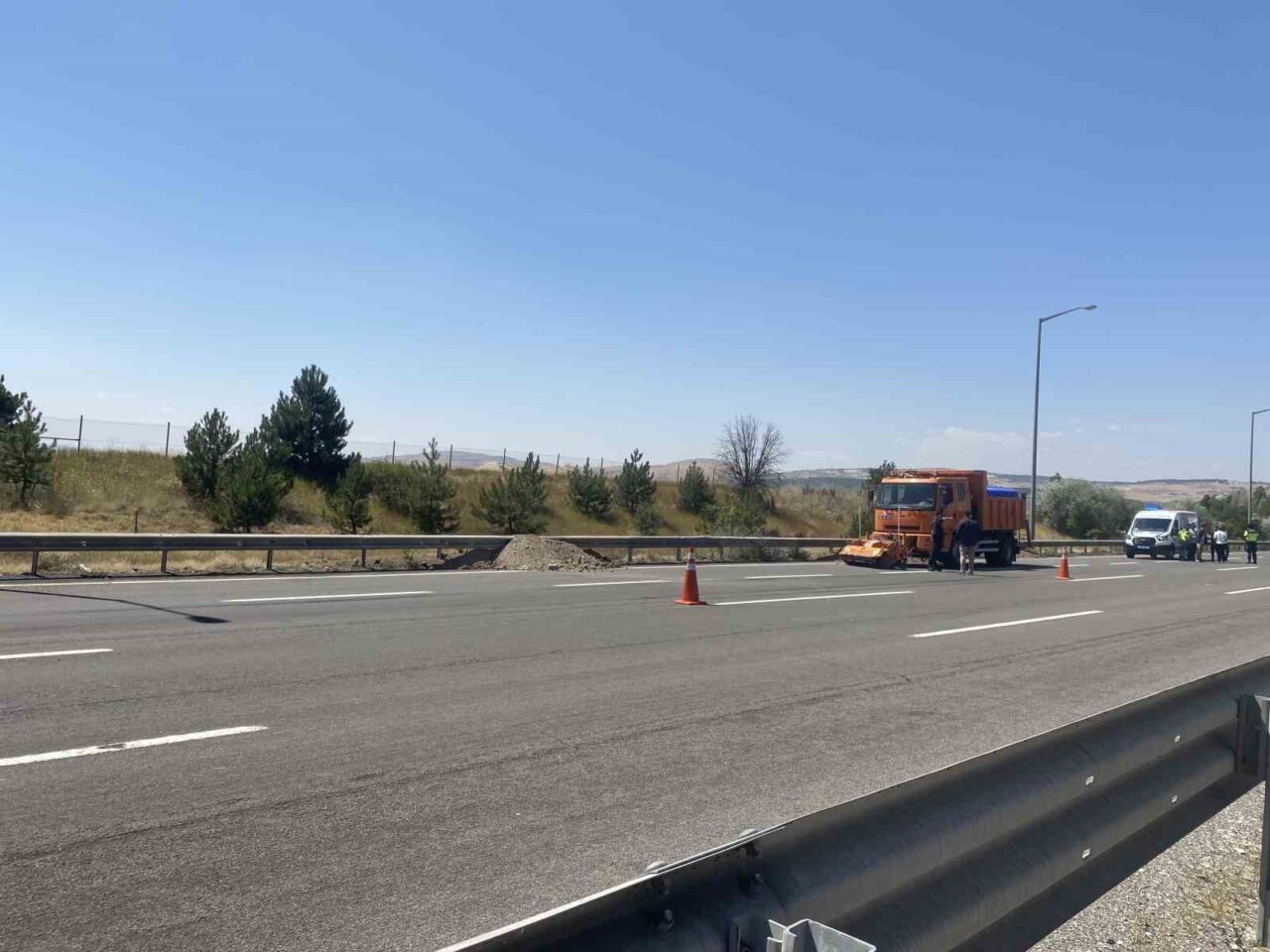 Ankara’da metenol yüklü tanker ile tır kaza yaptı. Kazadan dolayı