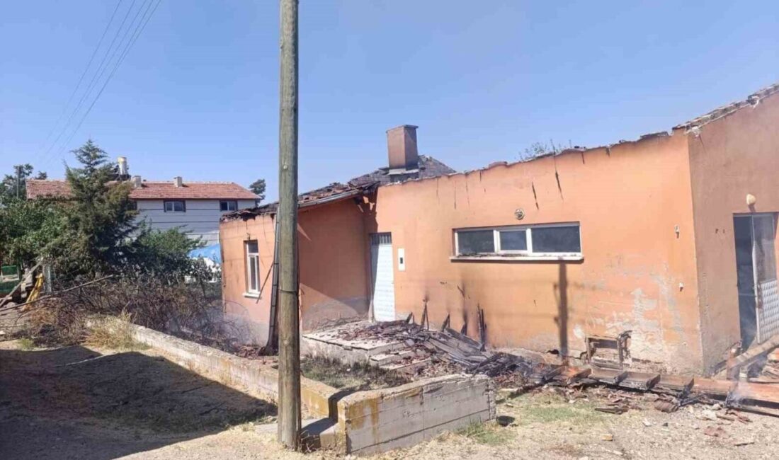 Başkent Ankara’da süt toplama deposunda çıkan yangın itfaiye ekiplerince kontrol