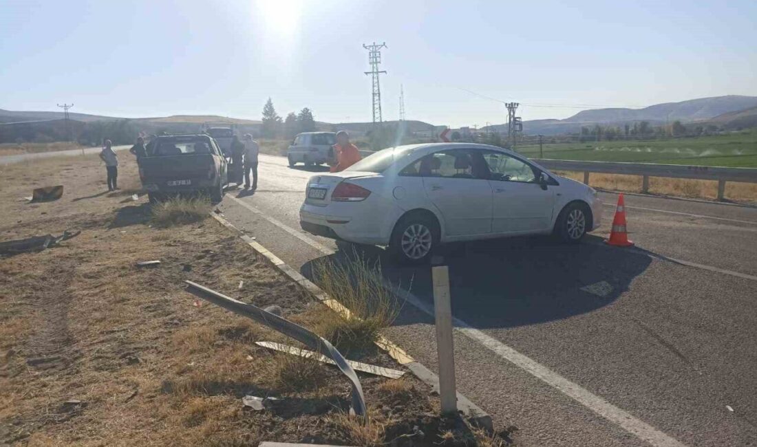 Ankara'nın Beypazarı ilçesinde otomobil ile kamyonetin çarpıştığı kazada 5 kişi